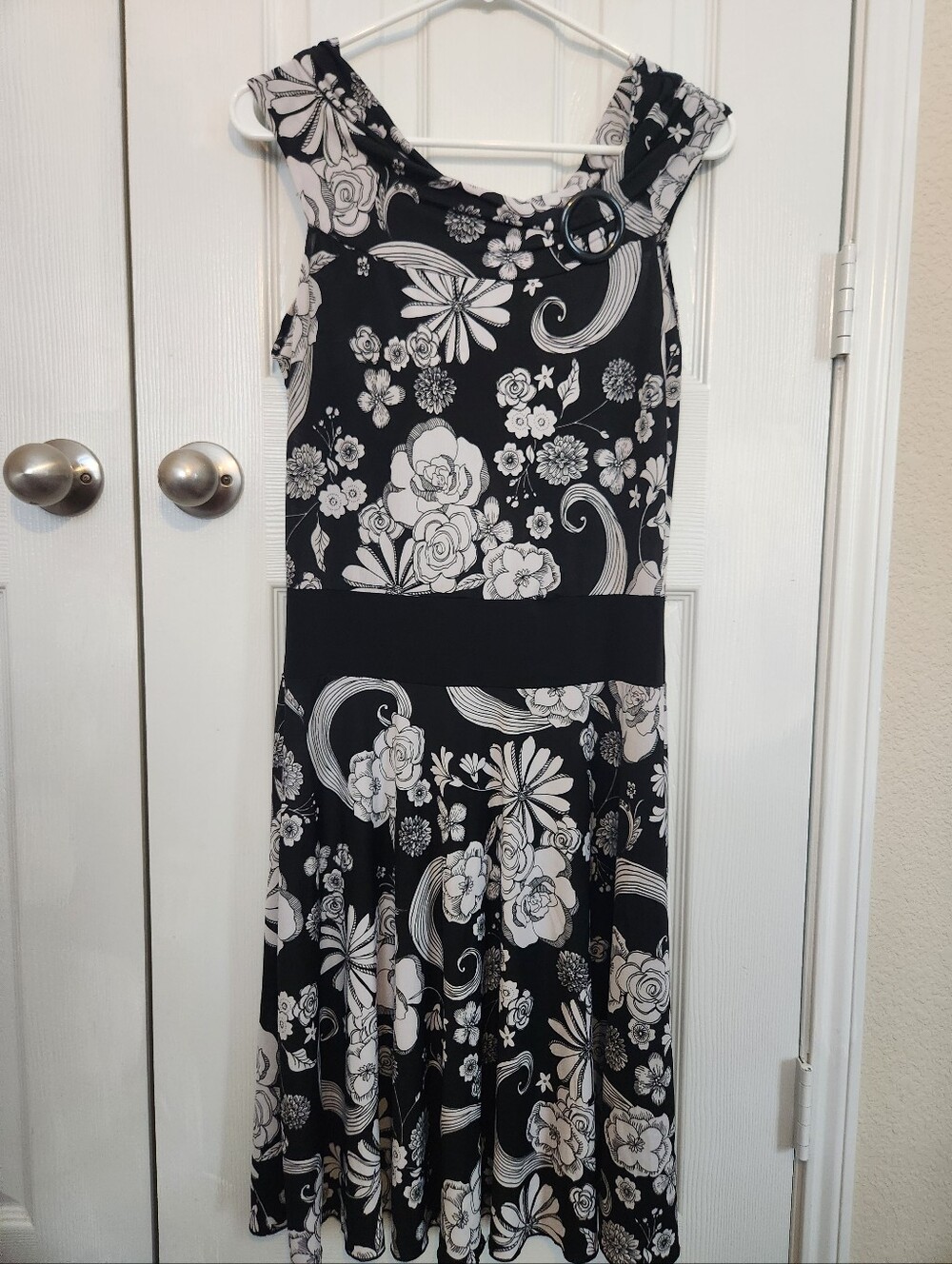 Black and White Floral Sleeveless Dress